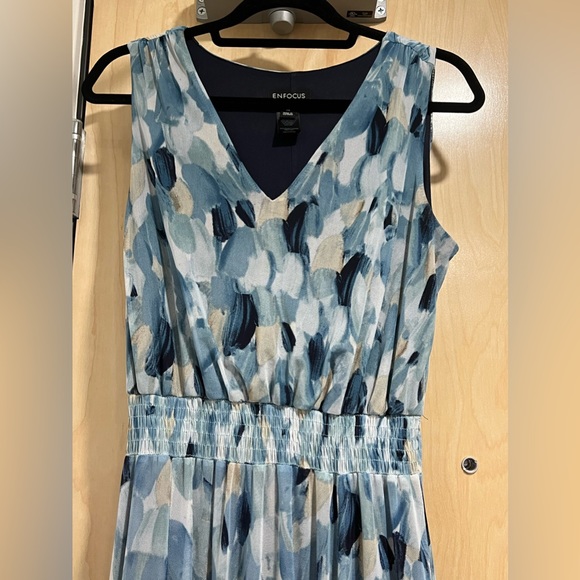 Enfocus Studio Midi V-Neck Sleeveless Dress - Picture 3 of 6